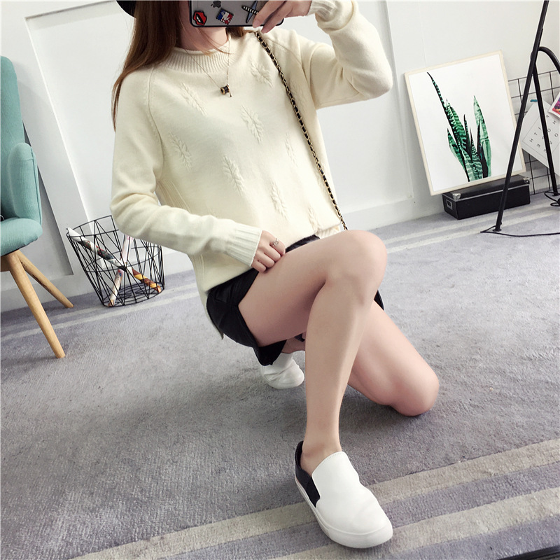 Rolled edge half turtleneck sweater female pullover of autumn winter version of cuff loose short version of the bottom split sweater
