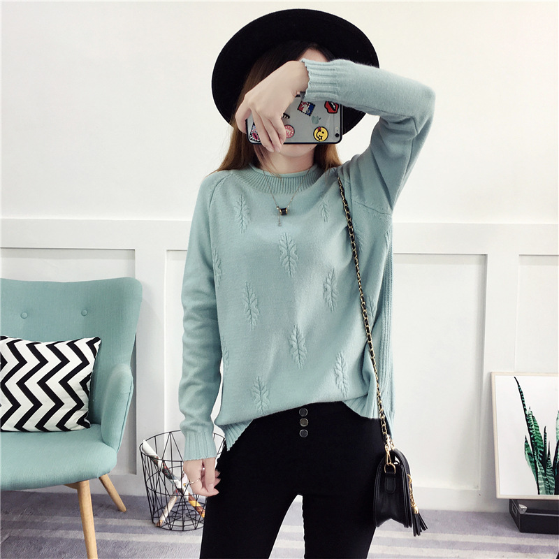 Rolled edge half turtleneck sweater female pullover of autumn winter version of cuff loose short version of the bottom split sweater