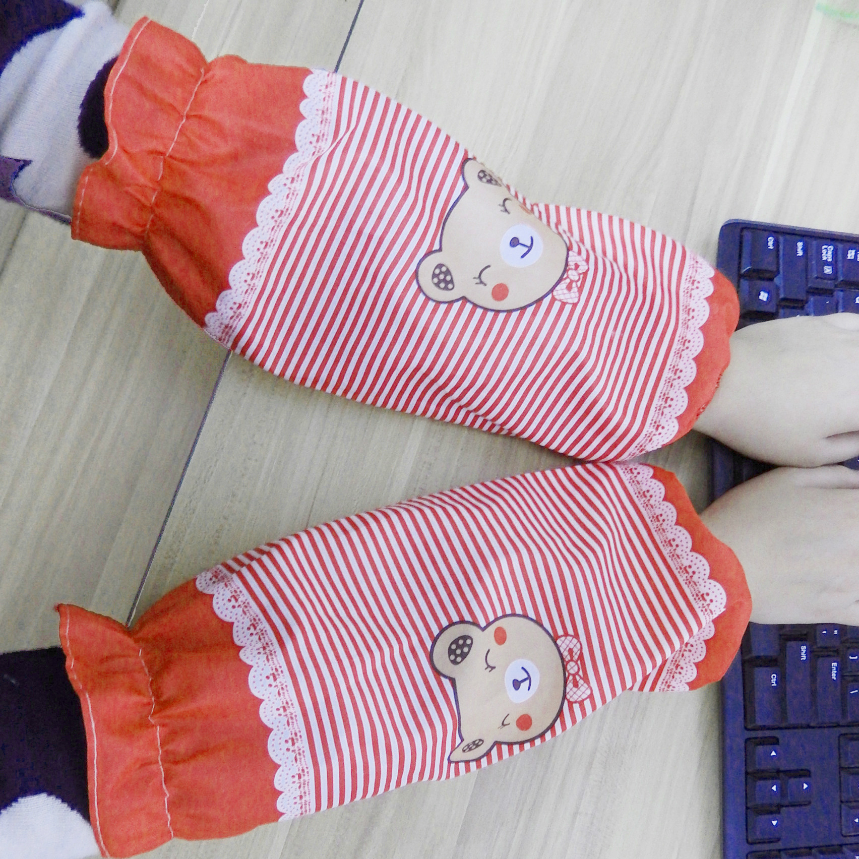 Manufacturer Customized Popular Korean Style Horizontal Stripe Bear Head Long Cuff Oversleeve Unisex Sleeves Suit
