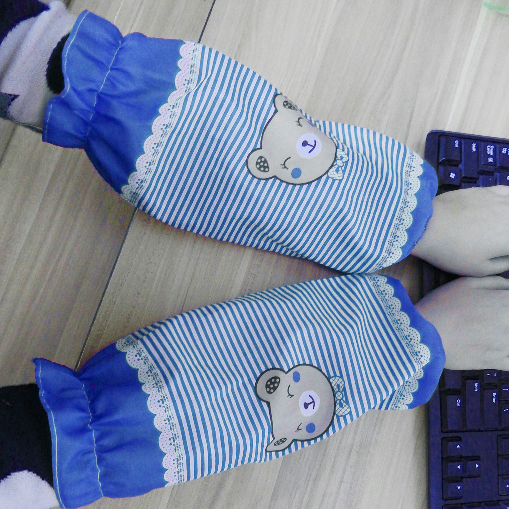 Manufacturer Customized Popular Korean Style Horizontal Stripe Bear Head Long Cuff Oversleeve Unisex Sleeves Suit Manufacturer Customized Popular Korean Style Horizontal Stripe Bear Head Long Cuff Oversleeve Unisex Sleeves Suit