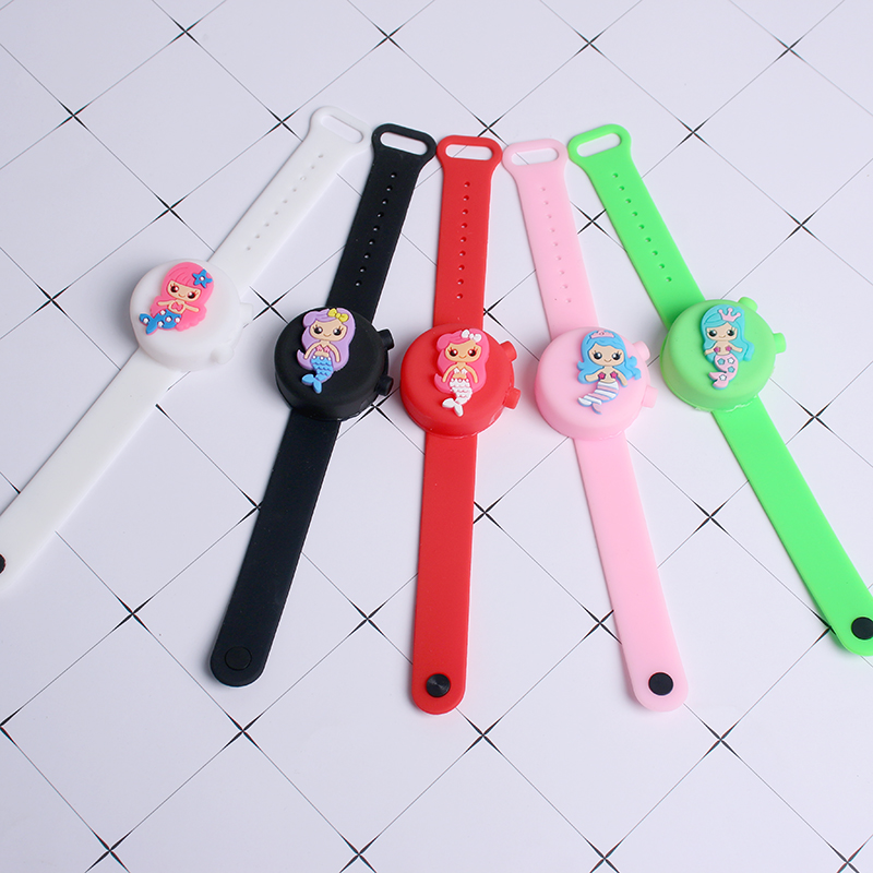 Cartoon Hot Selling Portable Water-Free Hand Sanitizer Bracelet Silicone Disinfectant Watch Wrist Strap Hand Lotion Distributor