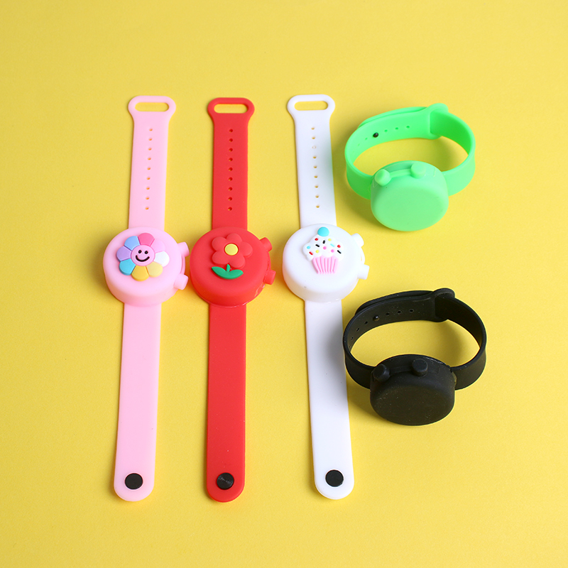 Cartoon Hot Selling Portable Water-Free Hand Sanitizer Bracelet Silicone Disinfectant Watch Wrist Strap Hand Lotion Distributor