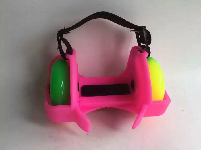 Second Generation Heelys/Hot Wheels/Pu Three Colors Flashing Wheel/Skates Second Generation Heelys/Hot Wheels/Pu Three Colors Flashing Wheel/Skates