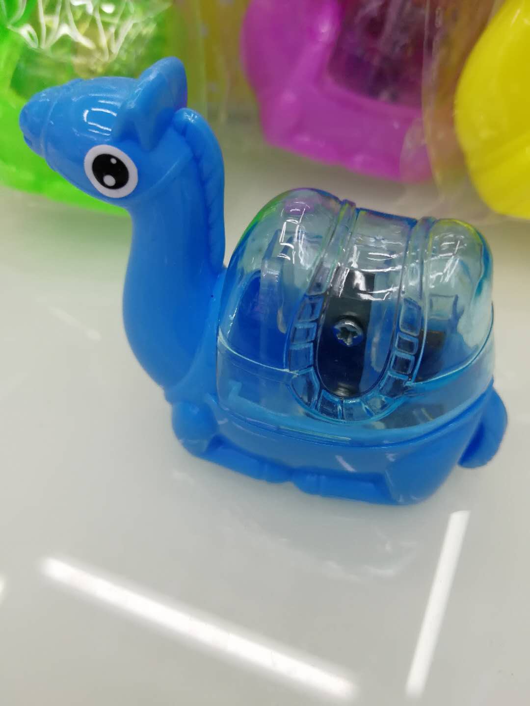 Korean stationery creative camel shaped pencil sharpener cartoon double - bore pencil sharpener.