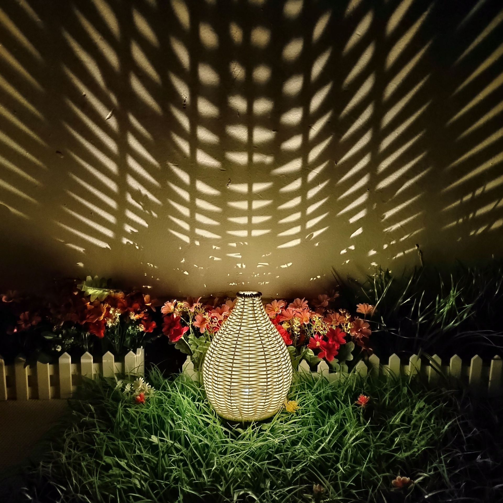 2022 New Handmade Creative Woven Rattan Solar Lawn Projection Lamp Garden Hanging Lamp Festival Lantern Lawn Lamp