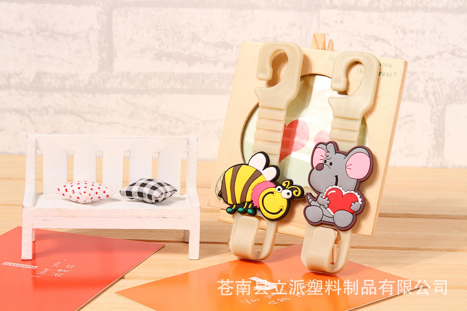 Creative cartoon car with a plastic hook hook scarf commodity linked 2 set price of new exotic products