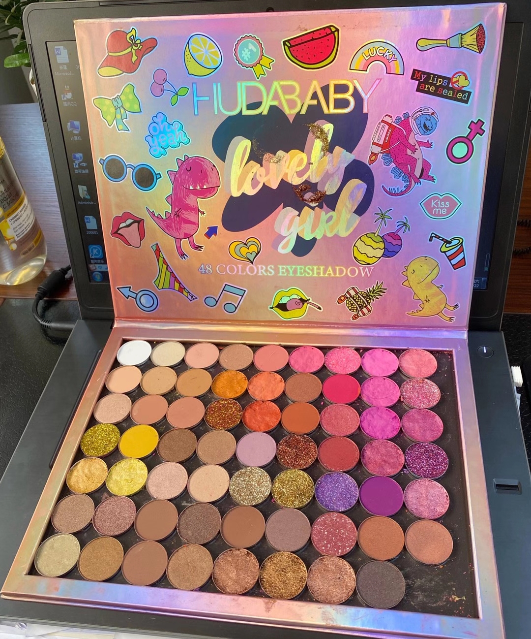 Eyeshadow palette shimmer matte Huda Baby Eyeshadow palette shimmer matte Huda Baby