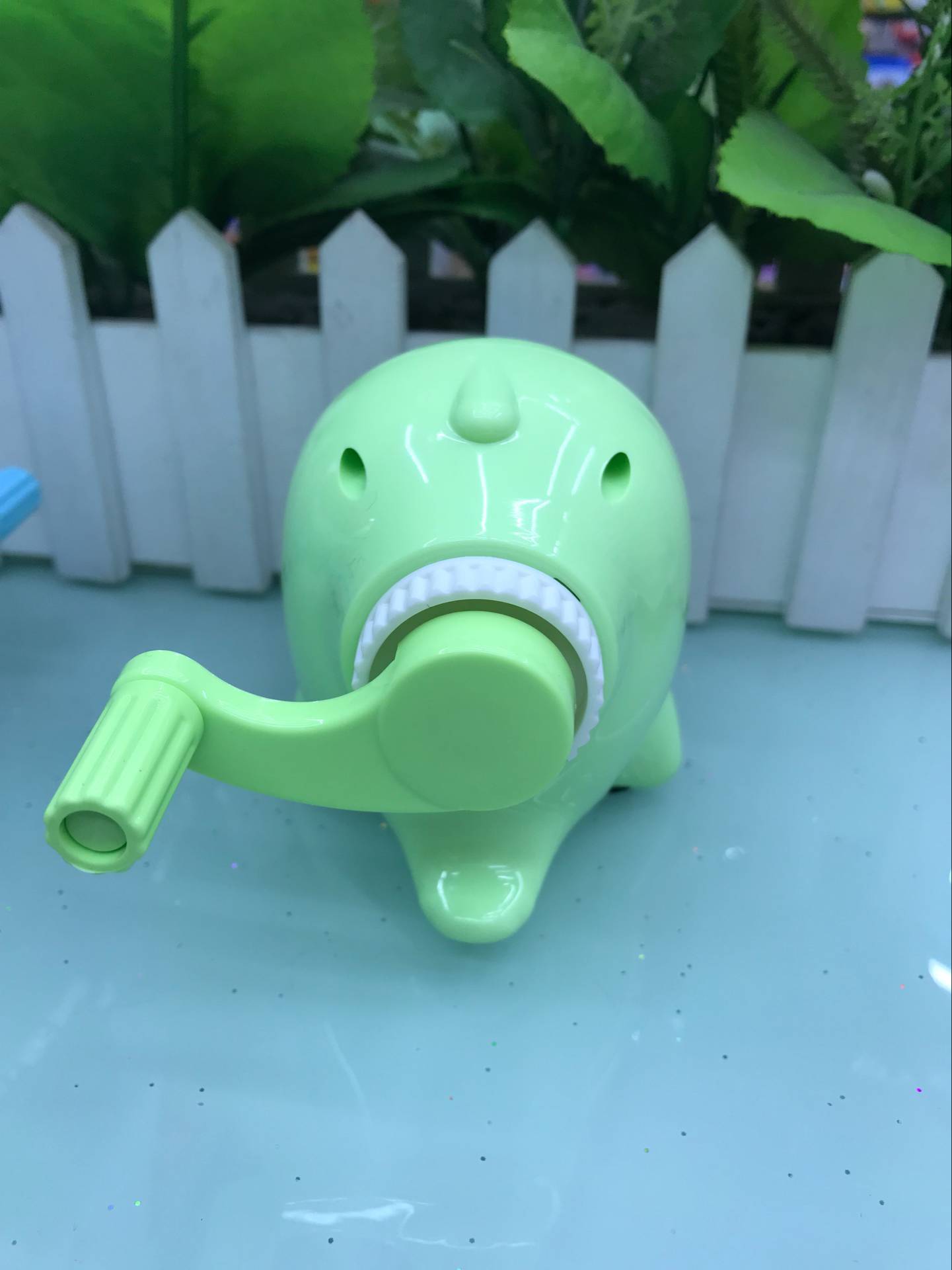Creative dolphin style hand sharpener pencil sharpener pencil sharpener school stationery