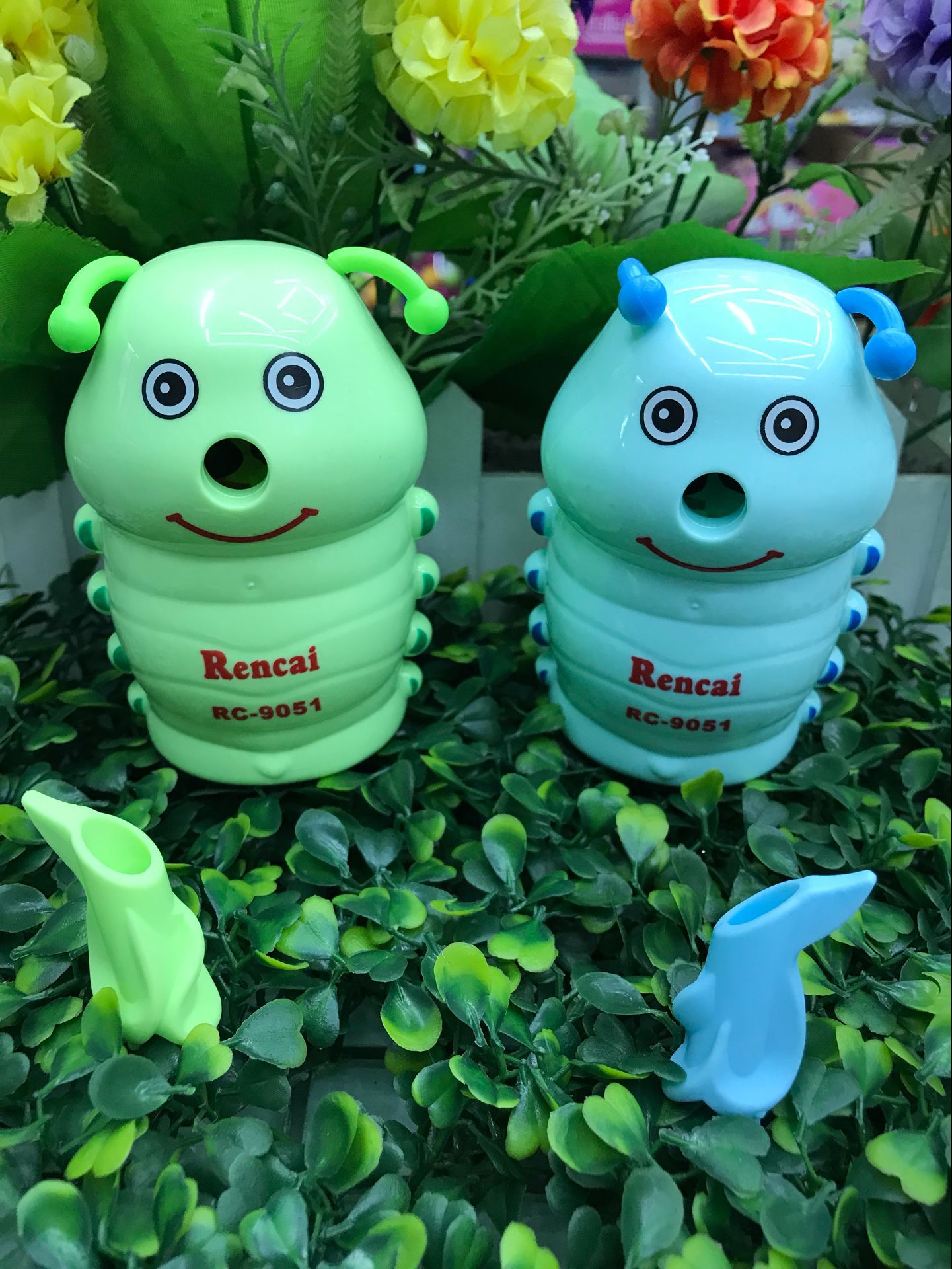 Creative caterpillar style hand pencil sharpener with pencil holder stationery wholesale