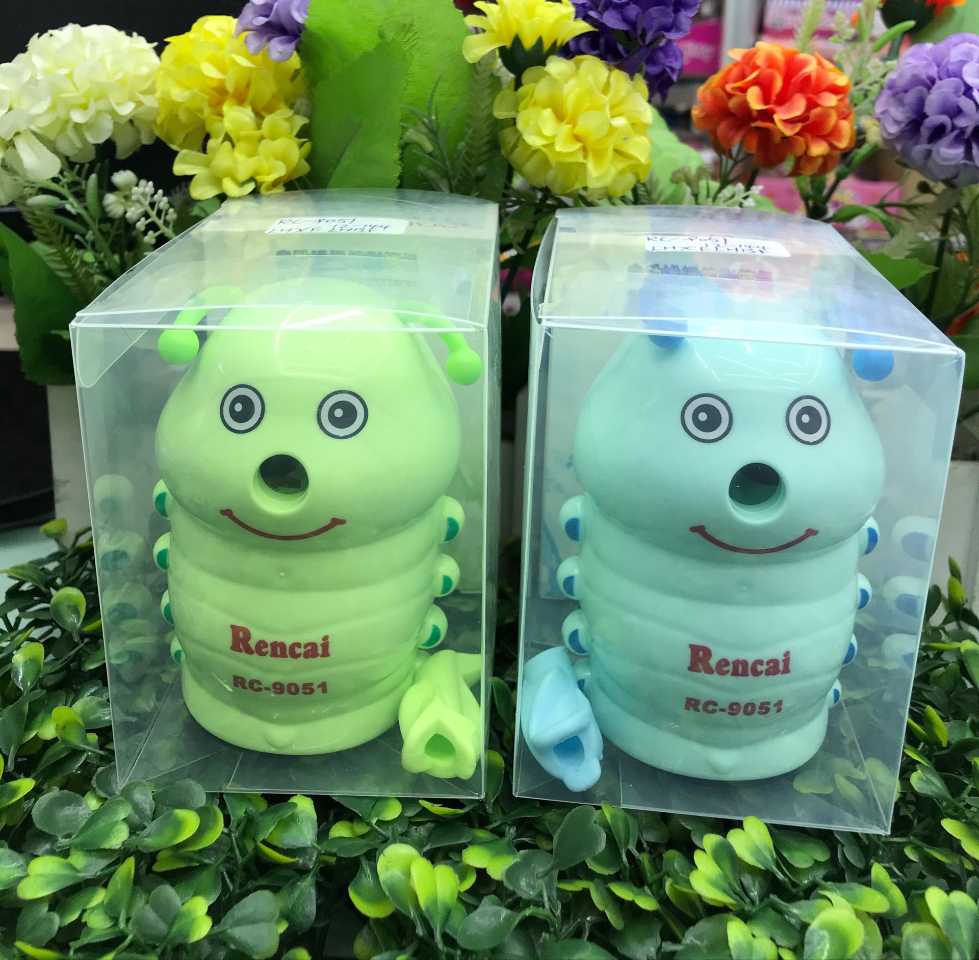 Creative caterpillar style hand pencil sharpener with pencil holder stationery wholesale