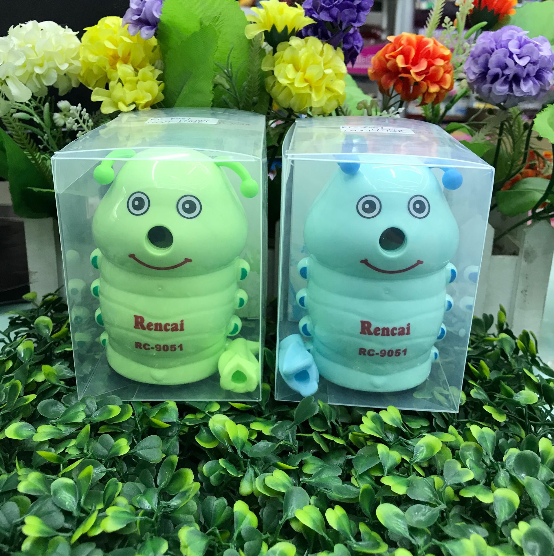 Creative caterpillar style hand pencil sharpener with pencil holder stationery wholesale