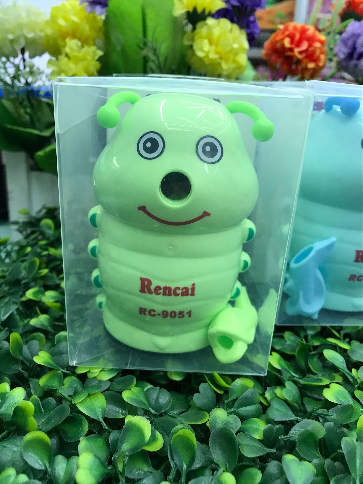 Creative caterpillar style hand pencil sharpener with pencil holder stationery wholesale