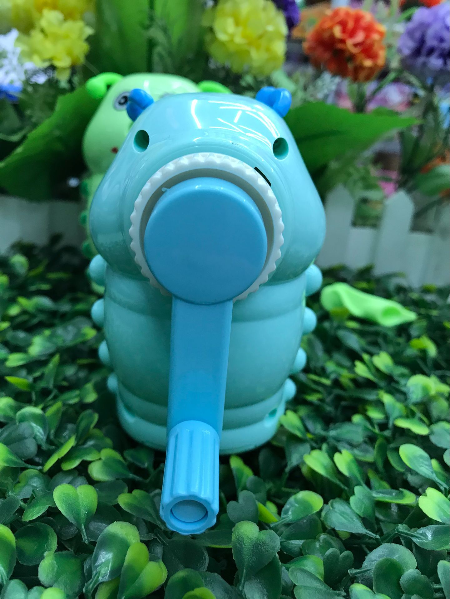 Creative caterpillar style hand pencil sharpener with pencil holder stationery wholesale