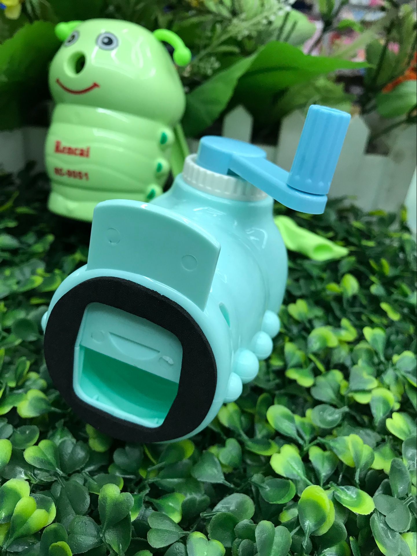 Creative caterpillar style hand pencil sharpener with pencil holder stationery wholesale