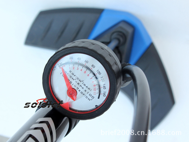 BETO vertical air tube with tire pressure gauge on the bottom of high pressure mountain bike BETO vertical air tube with tire pressure gauge on the bottom of high pressure mountain bike