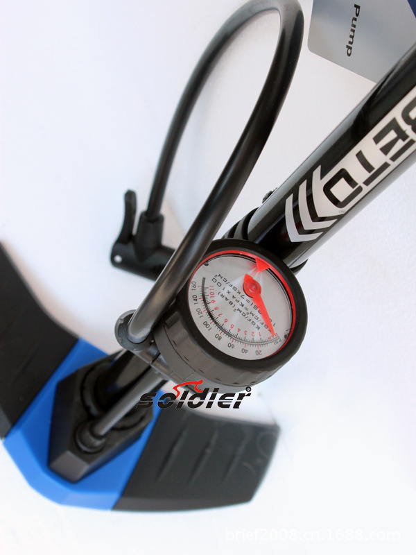 BETO vertical air tube with tire pressure gauge on the bottom of high pressure mountain bike BETO vertical air tube with tire pressure gauge on the bottom of high pressure mountain bike