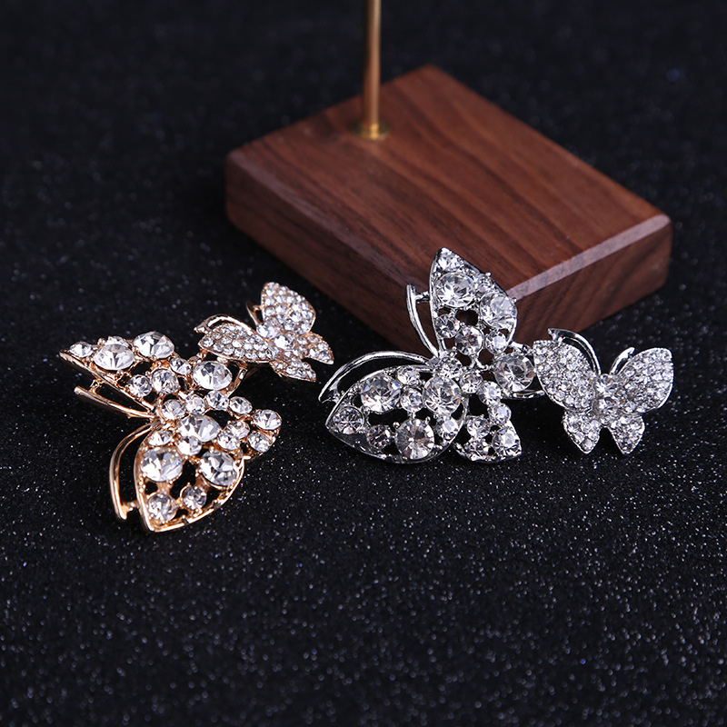 Europe and the United States cross-border supply manufacturers for Europe and the United States fashion atmosphere hollow-set diamond butterfly alloy brooch support customization