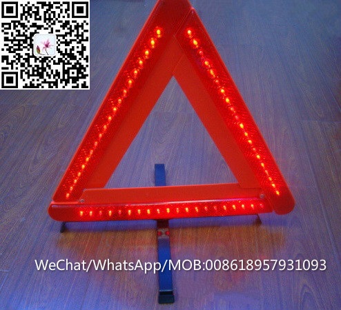 Reflecting triangle warning sign