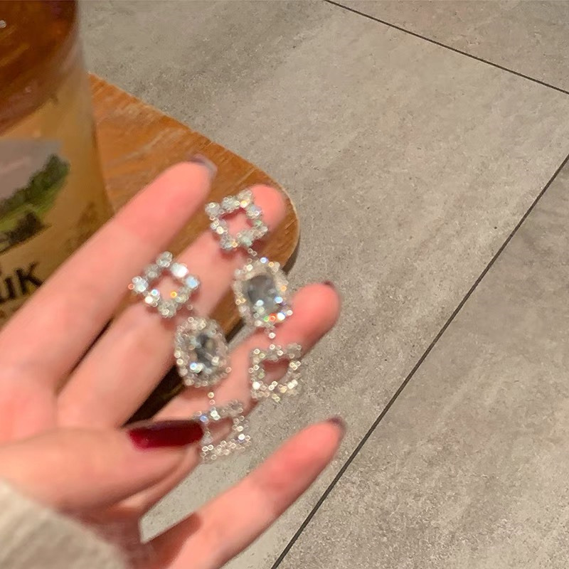 Fortune Valve Gold Stud Earrings for Girls Japanese and Korean Special-Interest Design High-Grade Atmosphere Temperament New Earrings Wholesale