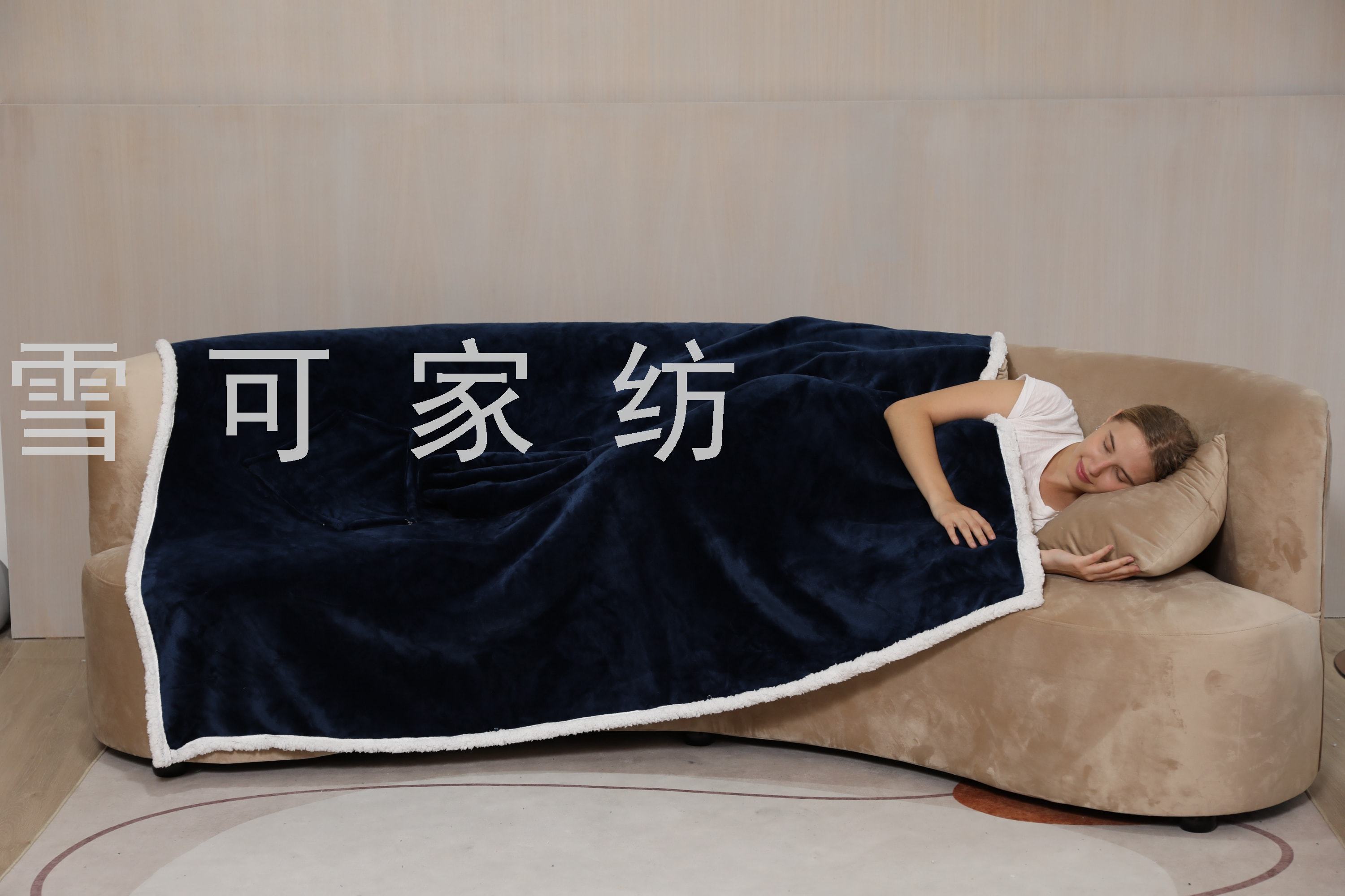 Cloak Blanket TV Blanket Sofa Nap Blanket Autumn and Winter Thickening Cover Blanket Outdoor Blanket Adult Parent-Child Wear Hat Cloak Blanket TV Blanket Sofa Nap Blanket Autumn and Winter Thickening Cover Blanket Outdoor Blanket Adult Parent-Child Wear Hat