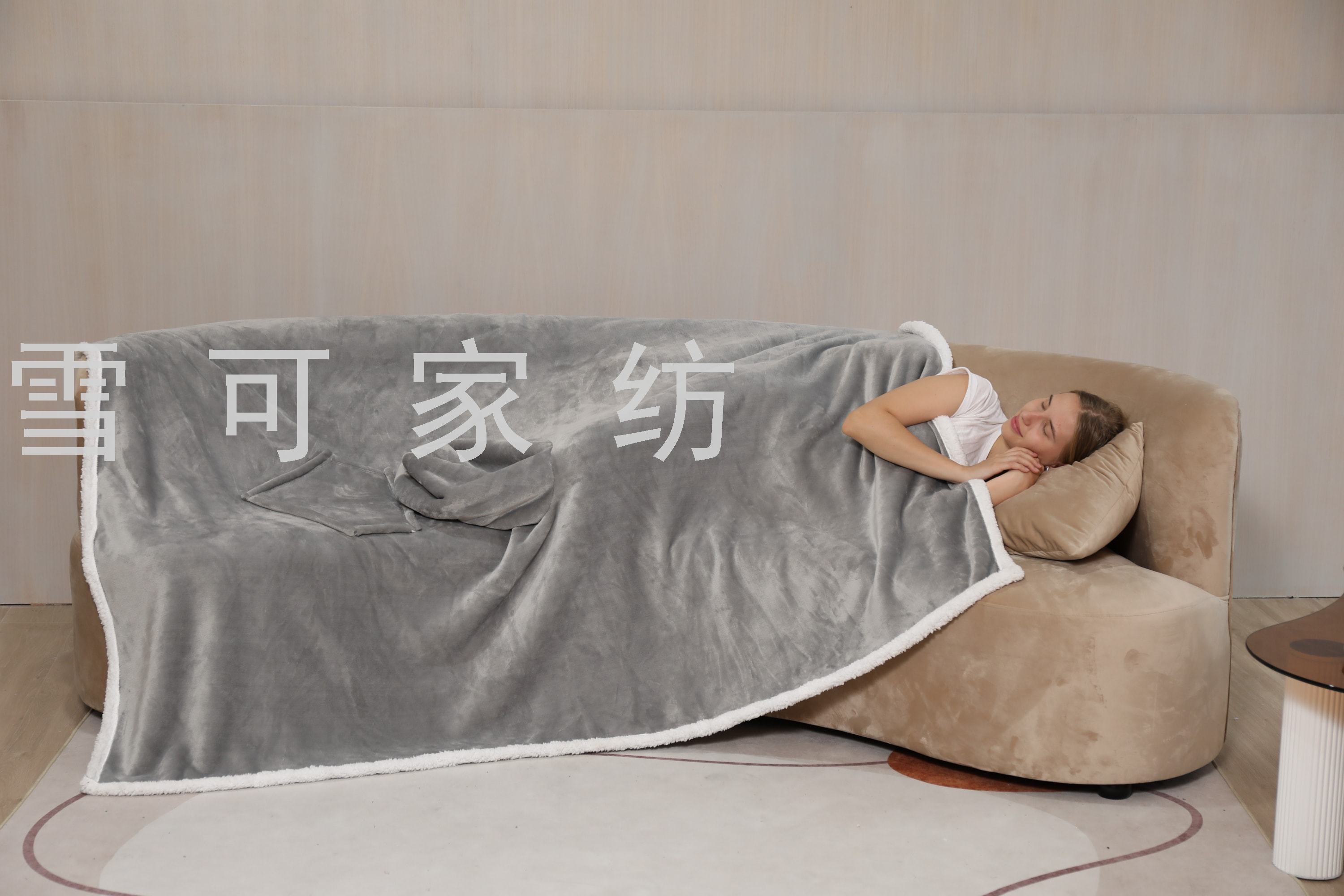 Cloak Blanket TV Blanket Sofa Nap Blanket Autumn and Winter Thickening Cover Blanket Outdoor Blanket Adult Parent-Child Wear Hat Cloak Blanket TV Blanket Sofa Nap Blanket Autumn and Winter Thickening Cover Blanket Outdoor Blanket Adult Parent-Child Wear Hat