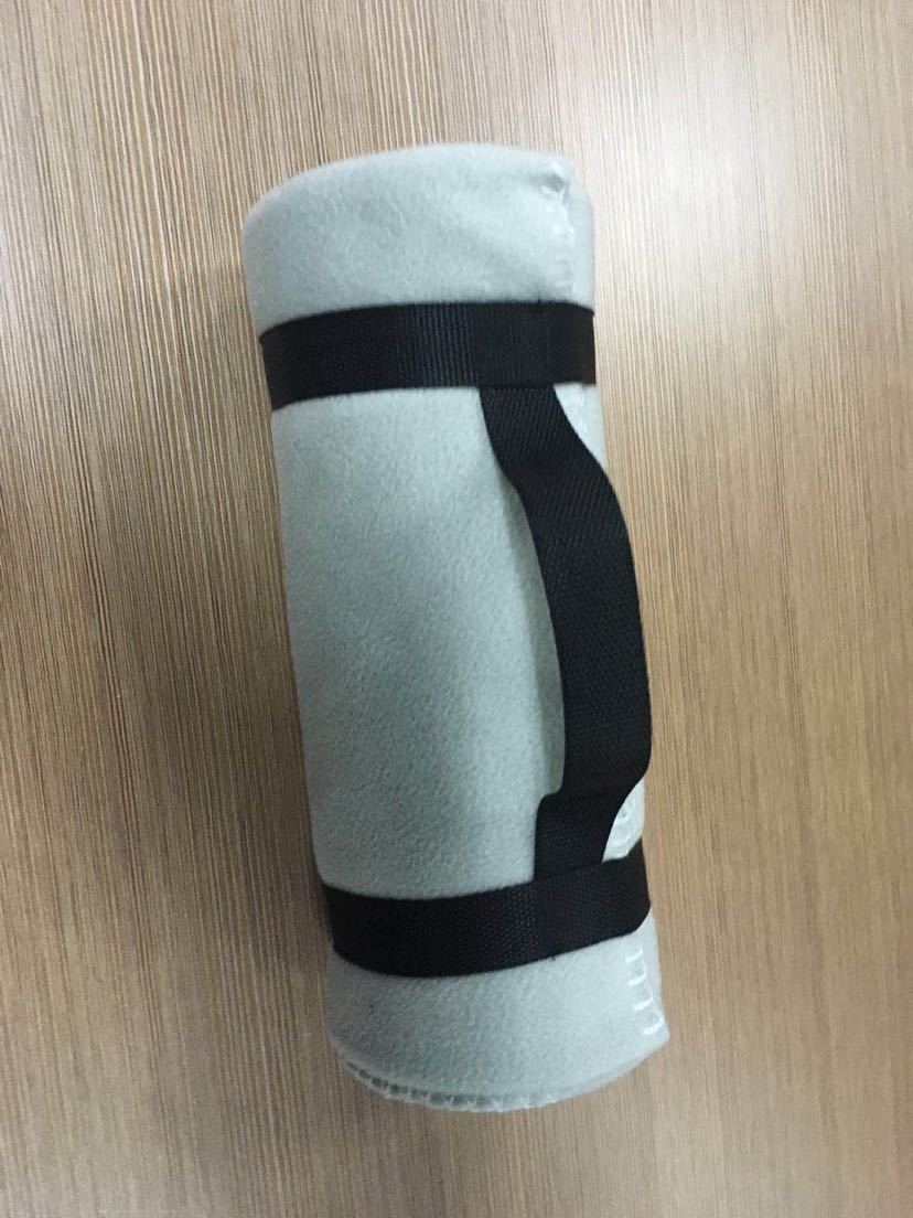 Outdoor sports blanket cushion with double-faced fleece type h-type hand-carried outdoor blanket exit.