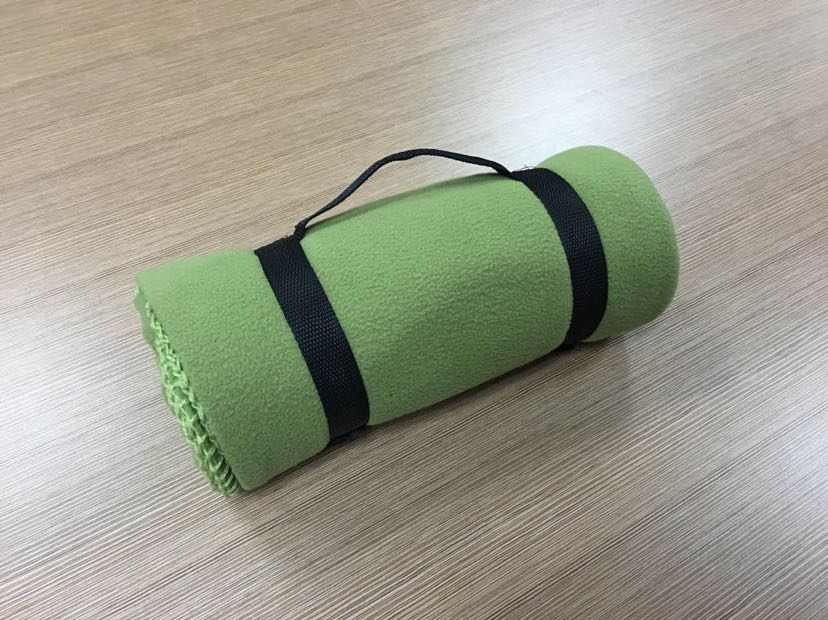 Outdoor sports blanket cushion with double-faced fleece type h-type hand-carried outdoor blanket exit. Outdoor sports blanket cushion with double-faced fleece type h-type hand-carried outdoor blanket exit.