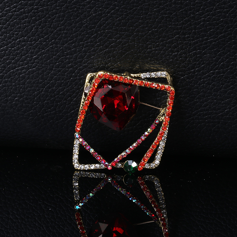 2019 new triangular purple drill popular corsage pin accessories \"women 's brooch cap accessories in stock 2019 new triangular purple drill popular corsage pin accessories \"women 's brooch cap accessories in stock