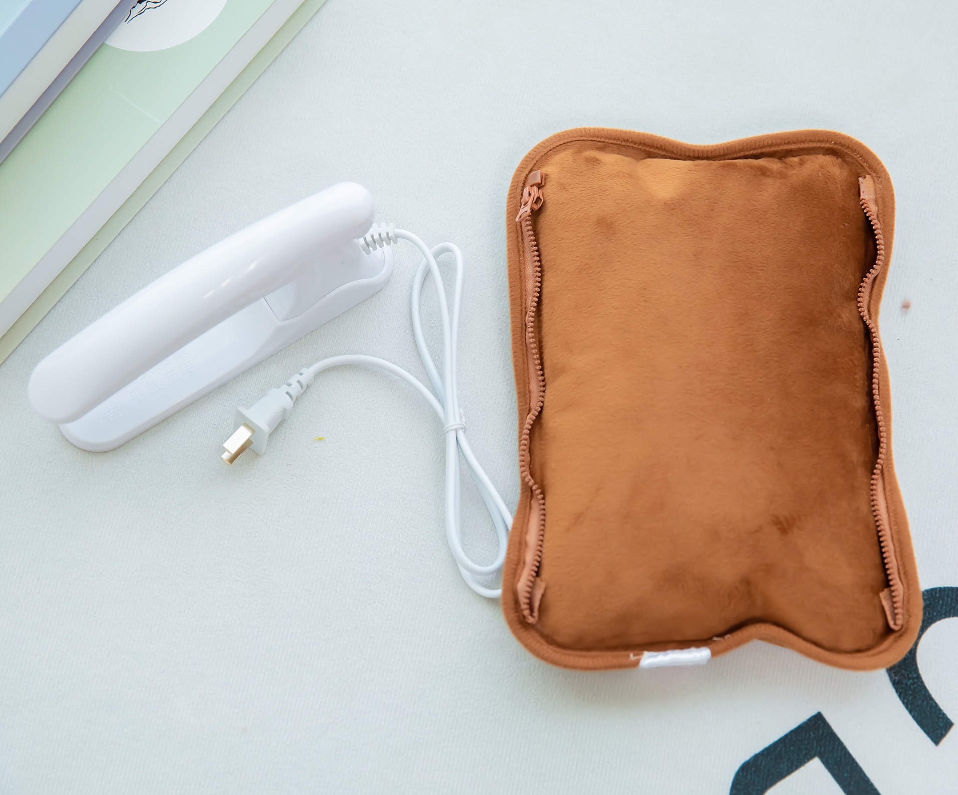 2021new National Standard Hot Water Bag Charging Explosion-Proof Baby Hot-Water Bag Warm Belly Waist Support Electric Warming Plug-in Wholesale
