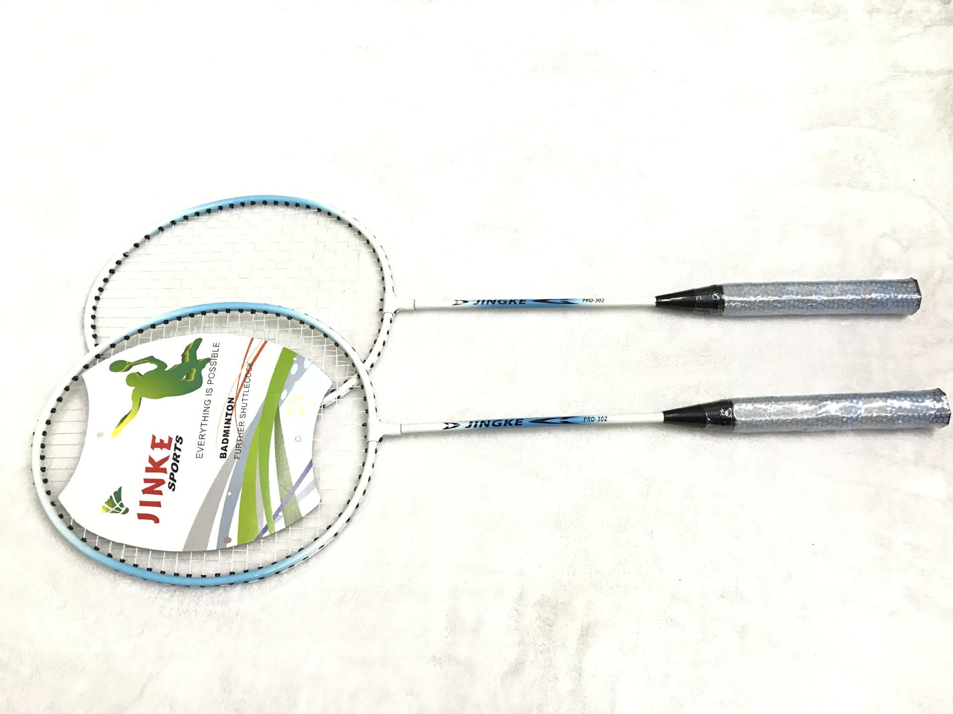 The factory direct selling JINKE-1005 badminton rackets 2 pieces to take super light alloy competition training special The factory direct selling JINKE-1005 badminton rackets 2 pieces to take super light alloy competition training special