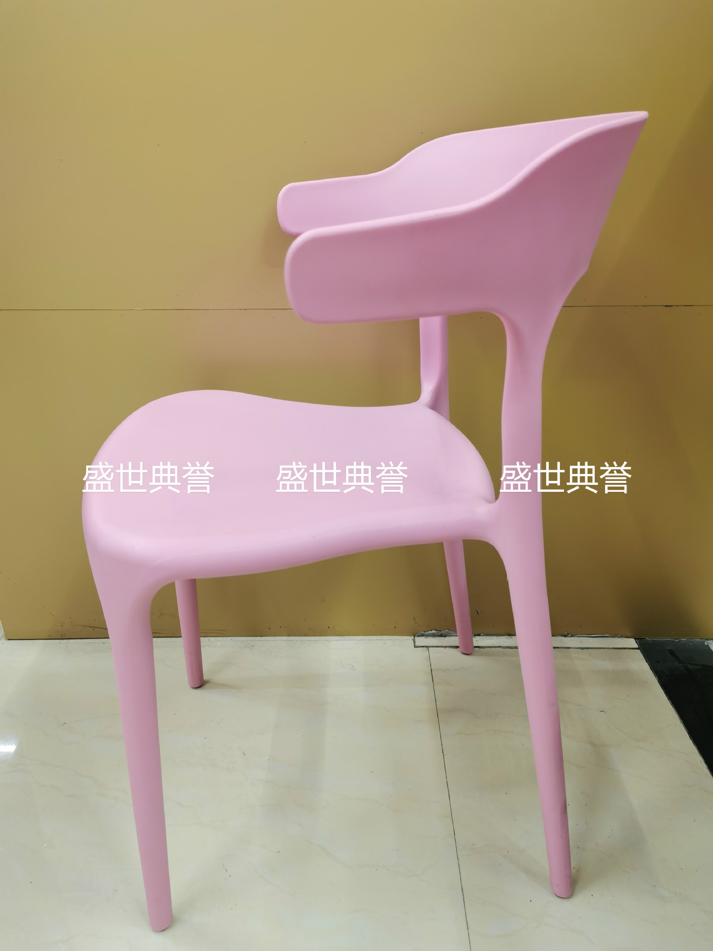 Foreign Trade Export Outdoor Chair of Wedding Ceremony Wedding Plastic Folding Chair Modern Restaurant Ox Horn Chair Foreign Trade Export Outdoor Chair of Wedding Ceremony Wedding Plastic Folding Chair Modern Restaurant Ox Horn Chair