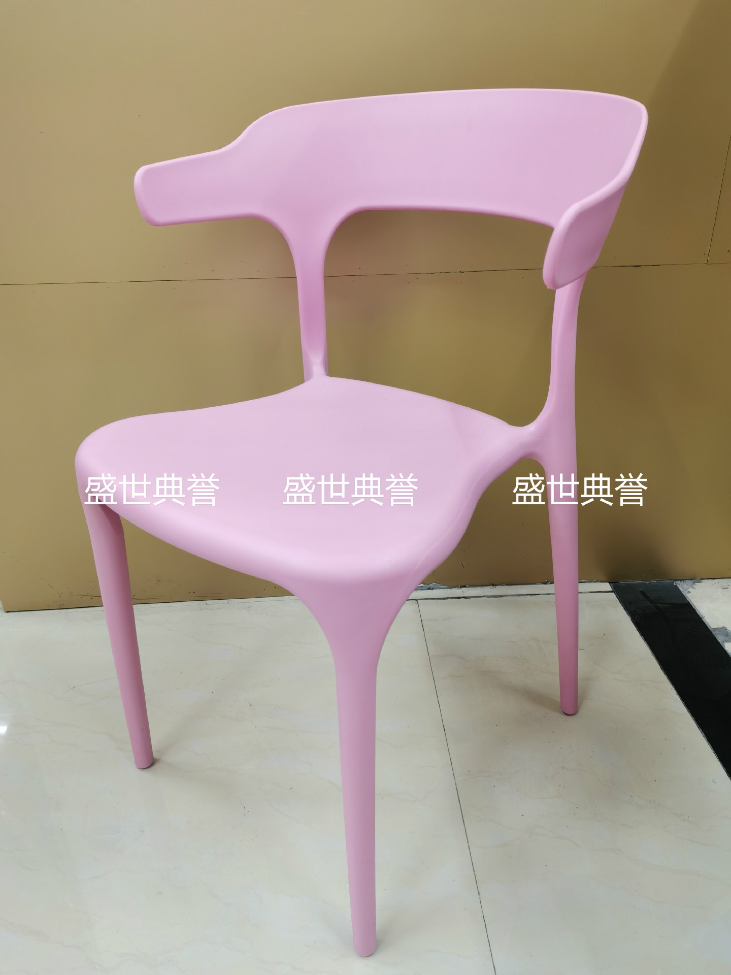 Foreign Trade Export Outdoor Chair of Wedding Ceremony Wedding Plastic Folding Chair Modern Restaurant Ox Horn Chair Foreign Trade Export Outdoor Chair of Wedding Ceremony Wedding Plastic Folding Chair Modern Restaurant Ox Horn Chair