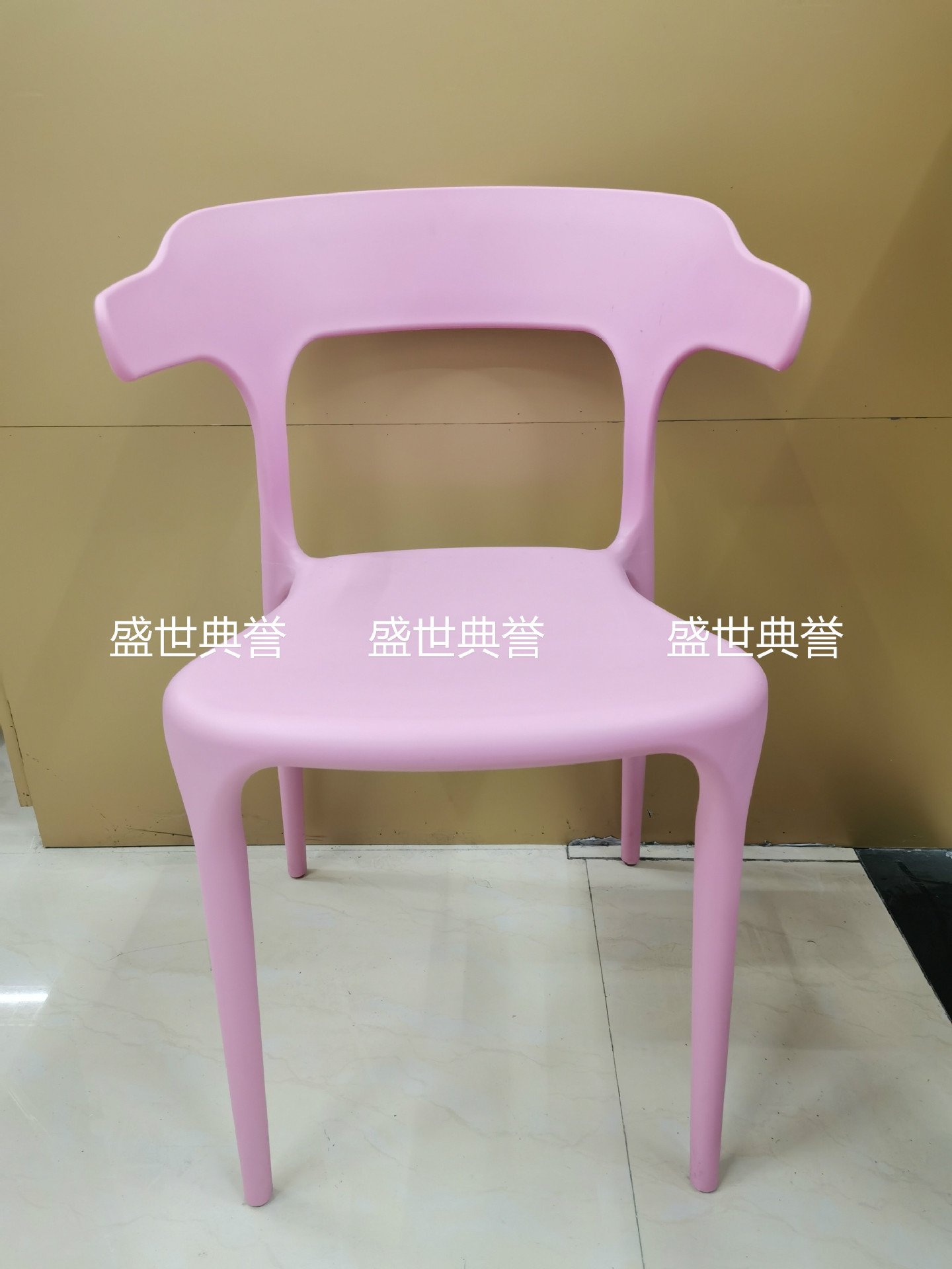 Foreign Trade Export Outdoor Chair of Wedding Ceremony Wedding Plastic Folding Chair Modern Restaurant Ox Horn Chair Foreign Trade Export Outdoor Chair of Wedding Ceremony Wedding Plastic Folding Chair Modern Restaurant Ox Horn Chair