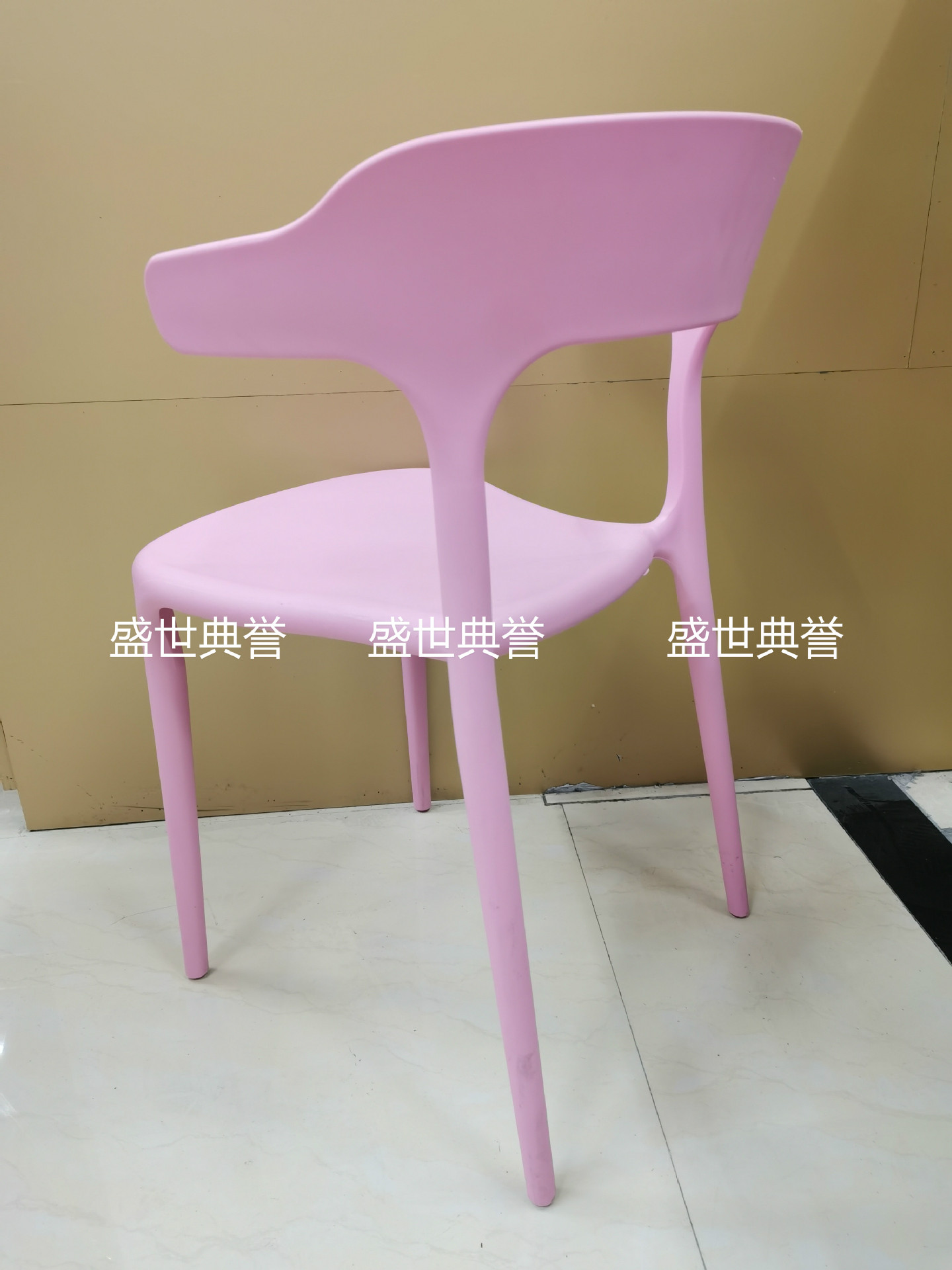 Foreign Trade Export Outdoor Chair of Wedding Ceremony Wedding Plastic Folding Chair Modern Restaurant Ox Horn Chair Foreign Trade Export Outdoor Chair of Wedding Ceremony Wedding Plastic Folding Chair Modern Restaurant Ox Horn Chair