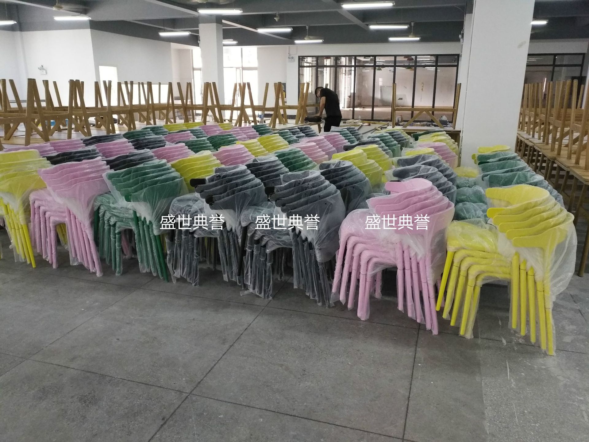 Foreign Trade Export Outdoor Chair of Wedding Ceremony Wedding Plastic Folding Chair Modern Restaurant Ox Horn Chair Foreign Trade Export Outdoor Chair of Wedding Ceremony Wedding Plastic Folding Chair Modern Restaurant Ox Horn Chair