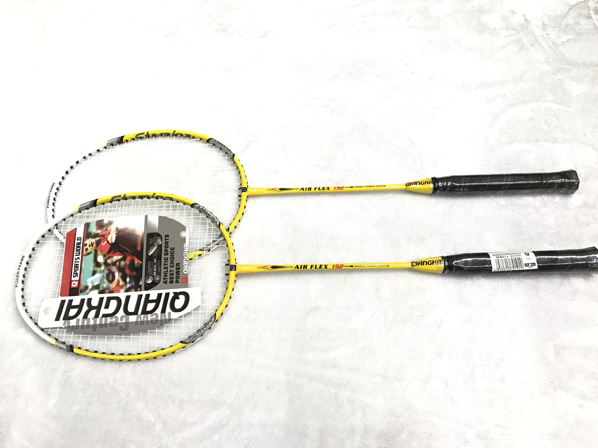 The factory direct selling JINKE-1005 badminton rackets 2 pieces to take super light alloy competition training special The factory direct selling JINKE-1005 badminton rackets 2 pieces to take super light alloy competition training special