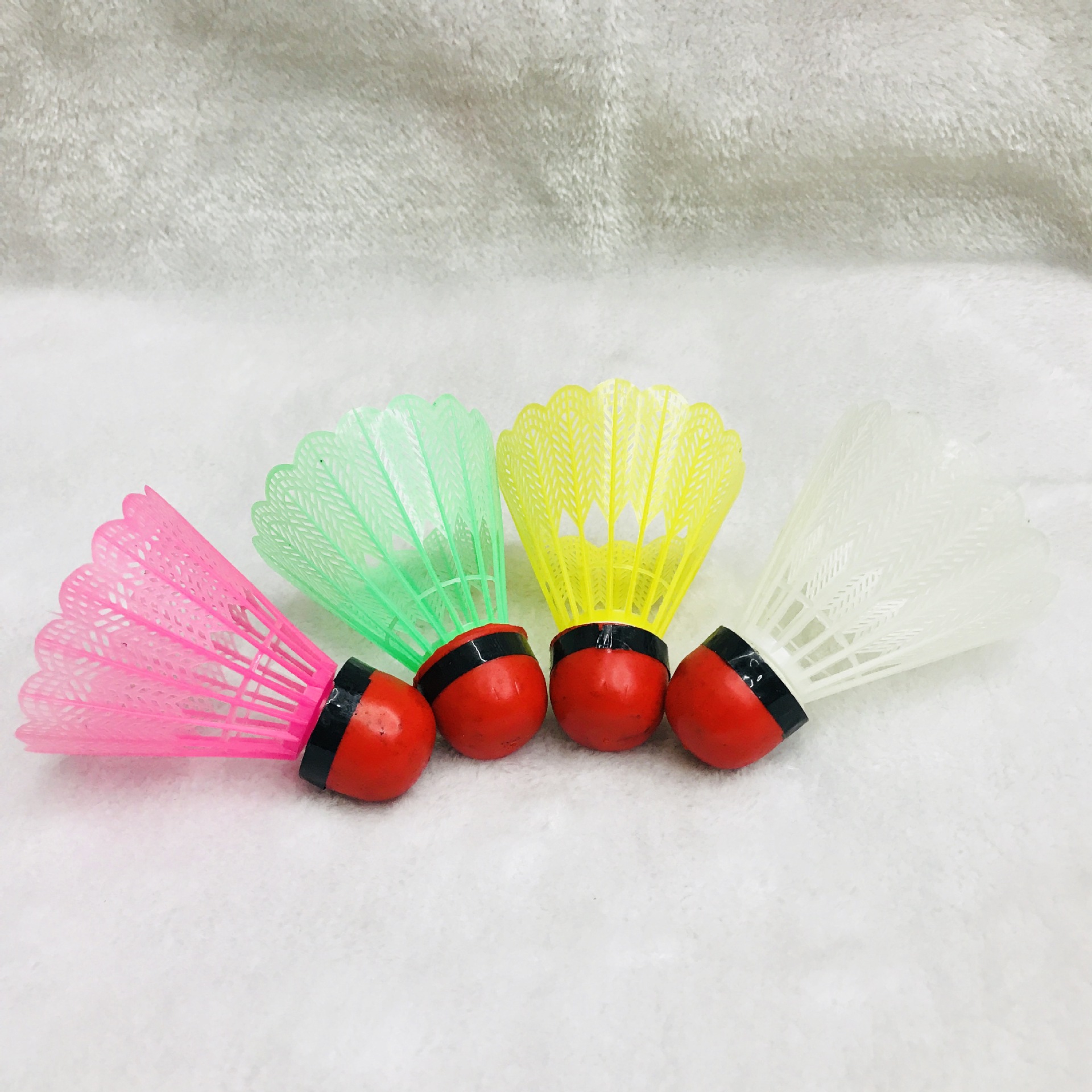 Factory direct selling color plastic badminton red leather top 12 children's entertainment training toys small wholesal Factory direct selling color plastic badminton red leather top 12 children's entertainment training toys small wholesal