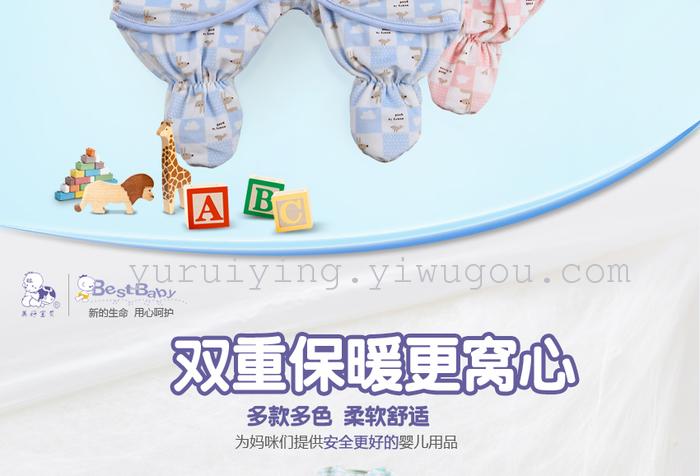 The infant was holding newborn children sleeping bag baby sleeping baby sleeping bag was split kick against the winter The infant was holding newborn children sleeping bag baby sleeping baby sleeping bag was split kick against the winter