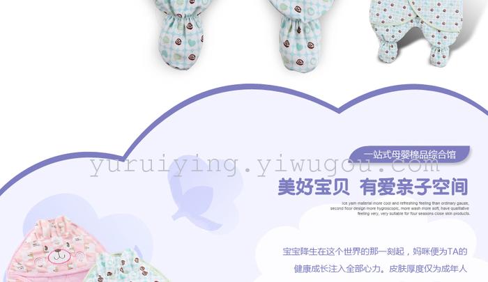 The infant was holding newborn children sleeping bag baby sleeping baby sleeping bag was split kick against the winter The infant was holding newborn children sleeping bag baby sleeping baby sleeping bag was split kick against the winter