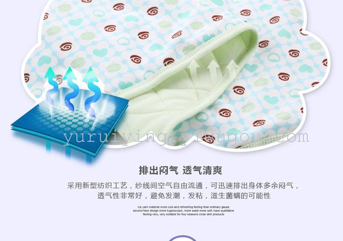 The infant was holding newborn children sleeping bag baby sleeping baby sleeping bag was split kick against the winter The infant was holding newborn children sleeping bag baby sleeping baby sleeping bag was split kick against the winter