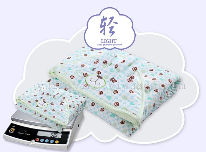 The infant was holding newborn children sleeping bag baby sleeping baby sleeping bag was split kick against the winter The infant was holding newborn children sleeping bag baby sleeping baby sleeping bag was split kick against the winter