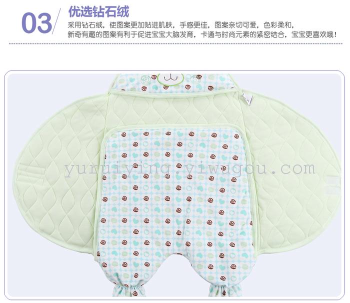 The infant was holding newborn children sleeping bag baby sleeping baby sleeping bag was split kick against the winter The infant was holding newborn children sleeping bag baby sleeping baby sleeping bag was split kick against the winter