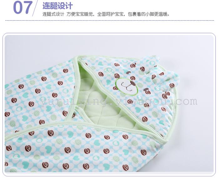 The infant was holding newborn children sleeping bag baby sleeping baby sleeping bag was split kick against the winter The infant was holding newborn children sleeping bag baby sleeping baby sleeping bag was split kick against the winter