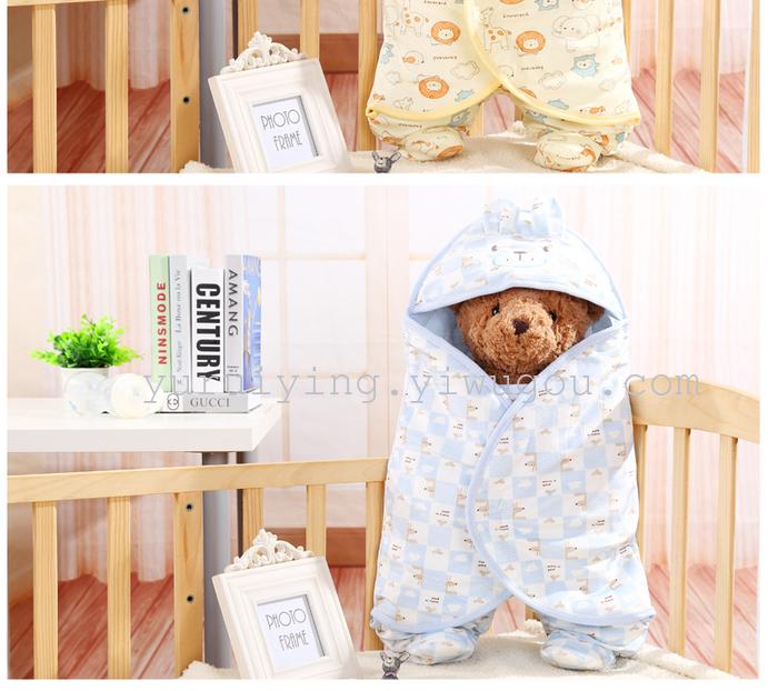 The infant was holding newborn children sleeping bag baby sleeping baby sleeping bag was split kick against the winter The infant was holding newborn children sleeping bag baby sleeping baby sleeping bag was split kick against the winter