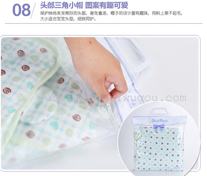 The infant was holding newborn children sleeping bag baby sleeping baby sleeping bag was split kick against the winter The infant was holding newborn children sleeping bag baby sleeping baby sleeping bag was split kick against the winter