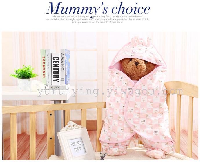 The infant was holding newborn children sleeping bag baby sleeping baby sleeping bag was split kick against the winter The infant was holding newborn children sleeping bag baby sleeping baby sleeping bag was split kick against the winter