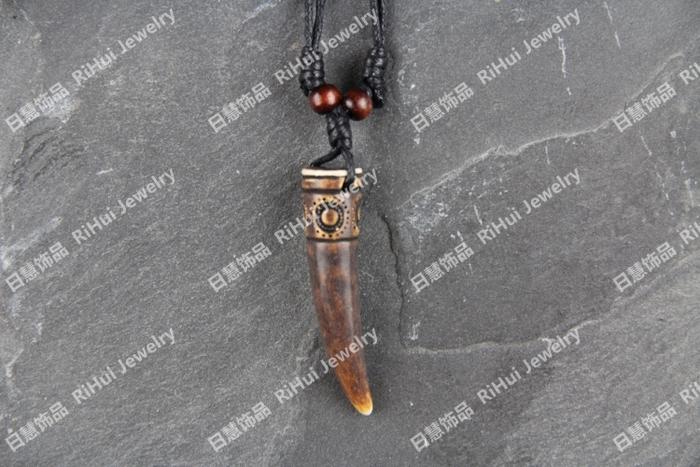 Special discount resin fangs necklace classic charm India and Pakistan pendant hunting female royal pattern ivory X0098