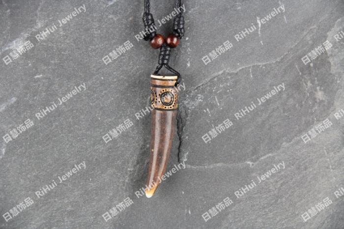 Special discount resin fangs necklace classic charm India and Pakistan pendant hunting female royal pattern ivory X0098