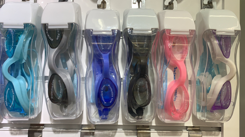 Our Factory Specializes in Producing Diving Mask Swimming Goggles and Swimming Caps.