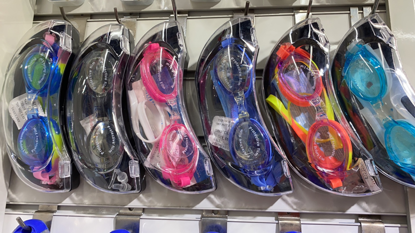 Our Factory Specializes in Producing Diving Mask Swimming Goggles and Swimming Caps. Our Factory Specializes in Producing Diving Mask Swimming Goggles and Swimming Caps.